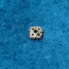 Fuerte Retención de Color Chapado en Oro de 14K Incrustaciones de Circonita Soporte de Copo de Nieve Flor de Cuatro Hojas Porta Cuentas de Flor de Ciruelo Accesorios para Joyería de Cuentas DIY