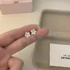 Pendientes con Diseño Floral Rosa Dulce, Versátiles y Frescos, Pendientes de la Colección Mariposa de Zirconia de Alta Gama de Nicho