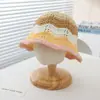 Chapéu de Palha Novo Transfronteiriço para Crianças 2025 Novo Chapéu de Pescador Colorido Arco-Íris Japonês e Coreano Chapéu de Sol Oco para Viagem ao Ar Livre Verão