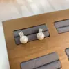 Aretes de Aleación de Diamante con Miles de Diseños, Aretes Versátiles, Lujo Ligero, Sensación de Alta Gama, Aretes Coloridos para Mujer, con Forma de Mariposa y Corazón