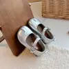 Zapatos planos de punta baja para niñas, nueva colección primavera/otoño 2026, zapatos de piel sintética con punta cerrada para bebés, suela blanda, con cierre de velcro, estilo princesa, modernos