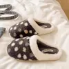 Pantuflas Peludas Retro de Bloques de Color y Lunares para Mujer, Otoño e Invierno, Dormitorio Estudiantil Uso Doméstico, Suela Suave, Antideslizantes, Puntera Cerrada, Calientes de Algodón