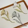 Broche de Flor de Hoja de Metal Retro Elegante Oversize Pin de Corsage de Industria Pesada Accesorios de Diseño de Nicho para Mujeres