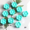 Varias cuentas de flores perforadas de colores de 5 y 6 pétalos para hacer cadenas de teléfono con cuentas de flor de cerezo, pulseras y accesorios para el cabello