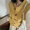 Chaleco de Punto con Cuello Redondo y Botones de Cuerno con Borde Rizado para Mujer, Nuevo Otoño Holgado con Capas Chaleco de Punto Grueso