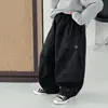 Roupas Infantis Tong Ku 2026 Outono Novo Estilo Coreano Calça para Meninos com Botão de Pressão Patchwork Versátil 100% Algodão Calça Casual Infantil Tendência