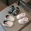 Zapatos para niños pequeños para bebés niños, zapatos de algodón con forro polar añadido para abrigar, zapatillas de skate para niños, zapatos para bebés niñas en otoño e invierno, zapatos de suela blanda para niños pequeños