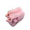Novos tênis esportivos infantis outono/inverno, couro impermeável, forrados com fleece, quentes, tênis de corrida da moda para bebês e pré-escolares.