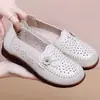 Zapatos blancos de grulla de almohada para madre, zapatos de cuero genuino de suela blanda para mujeres mayores, zapatos planos antideslizantes para mujeres de mediana edad y mayores
