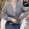 Estilo coreano Otoño Nuevo estilo francés retro suéter de punto con cordones y cuello en V para mujer cárdigan de punto versátil con diseño de nicho adelgazante