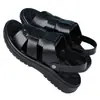 Novas sandálias de verão para homens, estilo praia, antiderrapantes, resistentes ao desgaste, sapatos respiráveis para dirigir, com sola macia, sandálias e chinelos de uso duplo