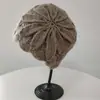 Sombrero de flor grande multicolor cálido para otoño e invierno, ganchillo hecho a mano, capa única de mohair para otoño e invierno