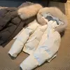 Nueva parka corta blanca de estilo coreano con cuello de piel sintética, chaqueta acolchada de invierno engrosada para mujer, abrigo de algodón cálido