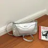 2026 Verano Nueva Moda Elegante Empalmado Lujo Ligero Cadena Remache Simple Elegante Versátil Bolso de Hombro Cruzado de Mano
