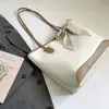 Bolsa de mano popular de comercio exterior, gran capacidad, modelo nuevo 2026, adecuada para el trabajo y los desplazamientos, bolso de hombro casual versátil para mujer