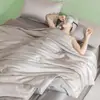Conjunto de Quatro Peças de Colcha Refrescante de Seda de Gelo para o Verão, Sensação Fresca de Verão, Lavável à Máquina, Núcleo de Colcha de Verão para Dormitório Individual, Colcha de Ar Condicionado