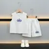 Roupas de Verão para Meninos 2026 Novo Estilo Conjunto de Camisa Regata e Colete de Verão para Bebê Roupas Infantis Conjunto Fino Fresco e Estiloso para Bebês