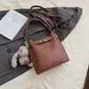 Bolsas Retrô de Nicho da Moda para Mulheres Inverno 2025 Nova Bolsa Transversal Casual Estilosa Bolsa de Mão de Alto Valor Bolsa Saco