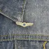 Broche creativo de ala de avión, insignia de aviación de metal pintado, accesorio versátil personalizado para ropa y bolsos, pin de caricatura