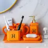 Juego de baño de cerámica juego de lavado seis piezas botella de loción de cerámica adornos para inodoro hotel hogar venta al por mayor transfronteriza
