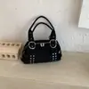 Bolsa Feminina Cor Sólida com Rebites 2026 Retro Nova para o Dia a Dia Punk Biker Bolsa Grande Capacidade Sob o Braço Moda Bolsa de Ombro