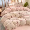 Juego de Cuatro Piezas de Leche Gruesa Tallada Clase A 2026 Nuevo Invierno Franela Coral Fleece Sábana Funda Nórdica Juego de Tres Piezas