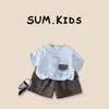 Traje Coreano de Manga Corta para Niños 2026 Nuevo de Moda Genial Conjunto de 2 Piezas Camiseta de Niños Pantalones Cortos de Trabajo Ropa Casual de Verano para Niños