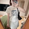 2026 Verano Nuevo Blanco Hombro Normal Manga Corta Camiseta Mujer Estilo Coreano Linda Divertida Estampado Sentido del Diseño Nicho Cuello Redondo Top