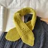 Nuevo Exquisito y Compacto Bufanda Pequeña de Lana Perforada Cruzada, Bufanda de Cuello de Punto de Moda y Cálida para Mujer Otoño e Invierno, Versátil