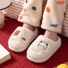 Chinelos de algodão com urso de desenho animado, estilo inverno feminino, novo design para casais, quentes e confortáveis, chinelos felpudos antiderrapantes para interior masculino, atacado para o inverno