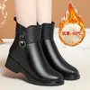 Botines de cuero suave con tacón grueso de invierno para mujer, zapatos de lana, algodón y cuero con forro polar de tacón medio para madres de mediana edad, zapatos de algodón, botas de talla grande