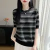 Camiseta de punto Tencel con rayas florales y cuello redondo, nueva para el verano 2026, para mujer, delgada, corta, holgada, de manga corta