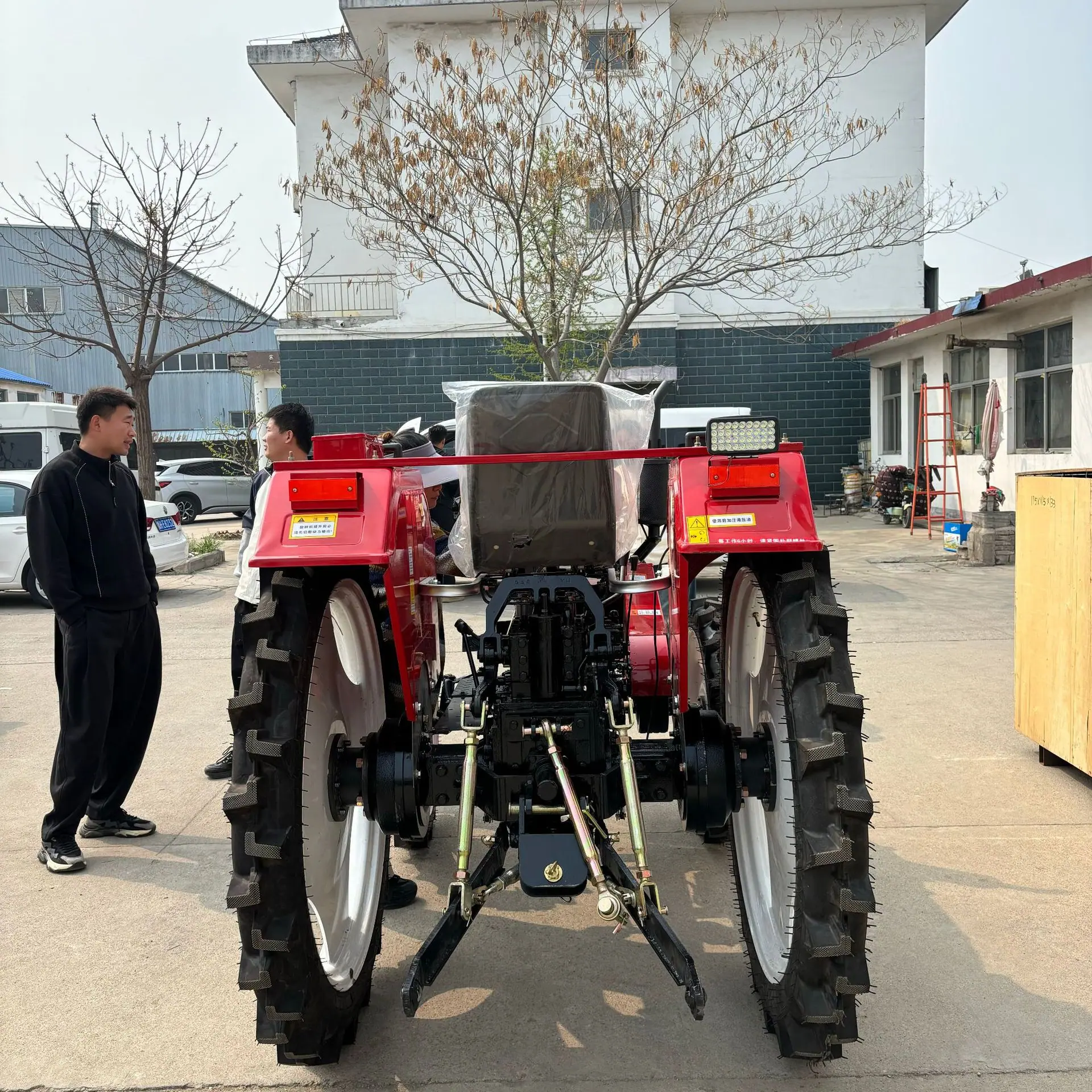 单缸25马力拖拉机配套植保胎 3.jpg