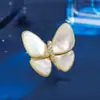 Broche de borboleta fofo para vestido de noite, corsage requintado feminino, pérola, acessórios de pino para terno de nicho de alta qualidade