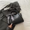 Moda Transfronteriza Nicho Bufanda de Seda Bolso Cubo de un Solo Hombro para Mujer 2024 Nuevo Color Puro Superficie Suave Bolso Cruzado de Mano para el Trabajo