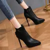 Botines de Tacón de Aguja Súper Modernos, Nuevo Estilo Otoño e Invierno, Puntiagudos de Tacón Alto, Botas Martin de Oficina, Elegantes con Hebilla de Cinturón, Adelgazantes y a la Moda para Mujer
