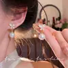 Pendientes Blancos con Flores Estilo Vacaciones de Primavera para Mujer, Tachuelas Dopamina Únicas con Diseño de Nicho y Accesorios Versátiles para Orejas