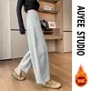 Calça cinza, cropped, de corte largo e solta - o novo estilo de 2026, um conjunto moderno de inspiração coreana, com caimento relaxado, perfeito para o outono