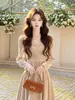 Vestido de terciopelo lujoso y elegante para mujer, nueva colección otoño/invierno 2026, estilo de alta gama, entallado a la cintura, adelgazante y moderno, vestido largo
