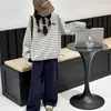 Moletom Feminino Estilo Primavera e Outono 2026 Novo Infantil Estiloso Fashionável Meninas Mais Velhas Roupas de Outono Conjunto de Top Listrado Tendência