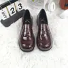 Sapatos uniformes para mulheres, novo modelo outono 2026, sapatos estudantis de bico redondo, estilo japonês versátil doce salto médio grosso sapatos pequenos de couro JK