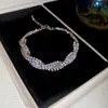 Pulsera Geométrica Hueca con Cierre Incrustado de Diamantes Estilo Minimalista, Pulsera Exagerada de Moda Transfronteriza Europea y Americana, Joyería de Lujo Ligero de Gama Alta