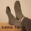 Calcetines de algodón para hombre, primavera y otoño, de longitud media, sin costuras, resistentes al olor, antibacterianos, nuevo modelo popular 2026, venta al por mayor desde la fábrica de Zhuji, Zhejiang