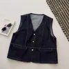2026 Novo Colete Jeans Fashion de Gola V Estilo Coreano para Mulheres, Caimento Solto, Emagrecedor, Top Versátil, Jeans Azul Escuro