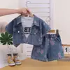 Conjunto Jeans Jacquard para Meninas, Novo Estilo de Verão Estilo Coreano Roupas Infantis, Conjunto de Três Peças da Moda e Fofo com Shorts Florais de Manga Curta