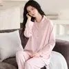 Pijama de seda de hielo para mujer en stock, nuevo conjunto de otoño de manga larga y pantalón largo, cárdigan casual simple para hombre, ropa de casa para parejas