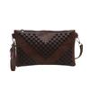 Bolso de Mano de Moda Tendencia Europea y Americana 2025 con Remaches Texturizados, Bolso Cuadrado Pequeño tipo Sobre Elegante Simple y Versátil