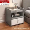 Mesa de cabeceira simples com armazenamento trancável, design de armazenamento em camadas e bordas lisas polidas para uso no quarto de casa