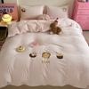 Estilo Ins Lindo Invierno Engrosado Súper Suave Tallado Terciopelo de Leche Cuatro Piezas Waffle Funda de Edredón Bordado Sábana Cálida para Cama