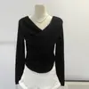 Suéter Macio Azul Off-the-Shoulder para Mulheres Outono Melancólico Azul Irregular Gola Swing Camada Base Top Interno